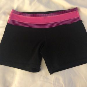 Lululemon reverse groove short (regular) - size 8